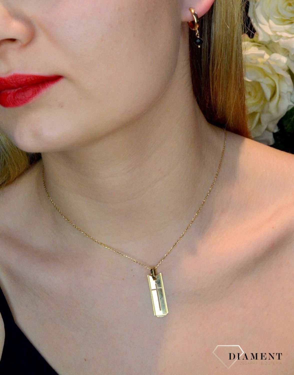 Srebrne kolczyki wiszące pozłacane z turmalinem DIA-KLC-8041-925.  Srebrne pozłacane kolczyki wykonane z najwyższej próby srebra o formie kółeczka z czarnym turmalinem. Biżuteria idealna na prezent. Biżuteria srebrna  idealna.jpg