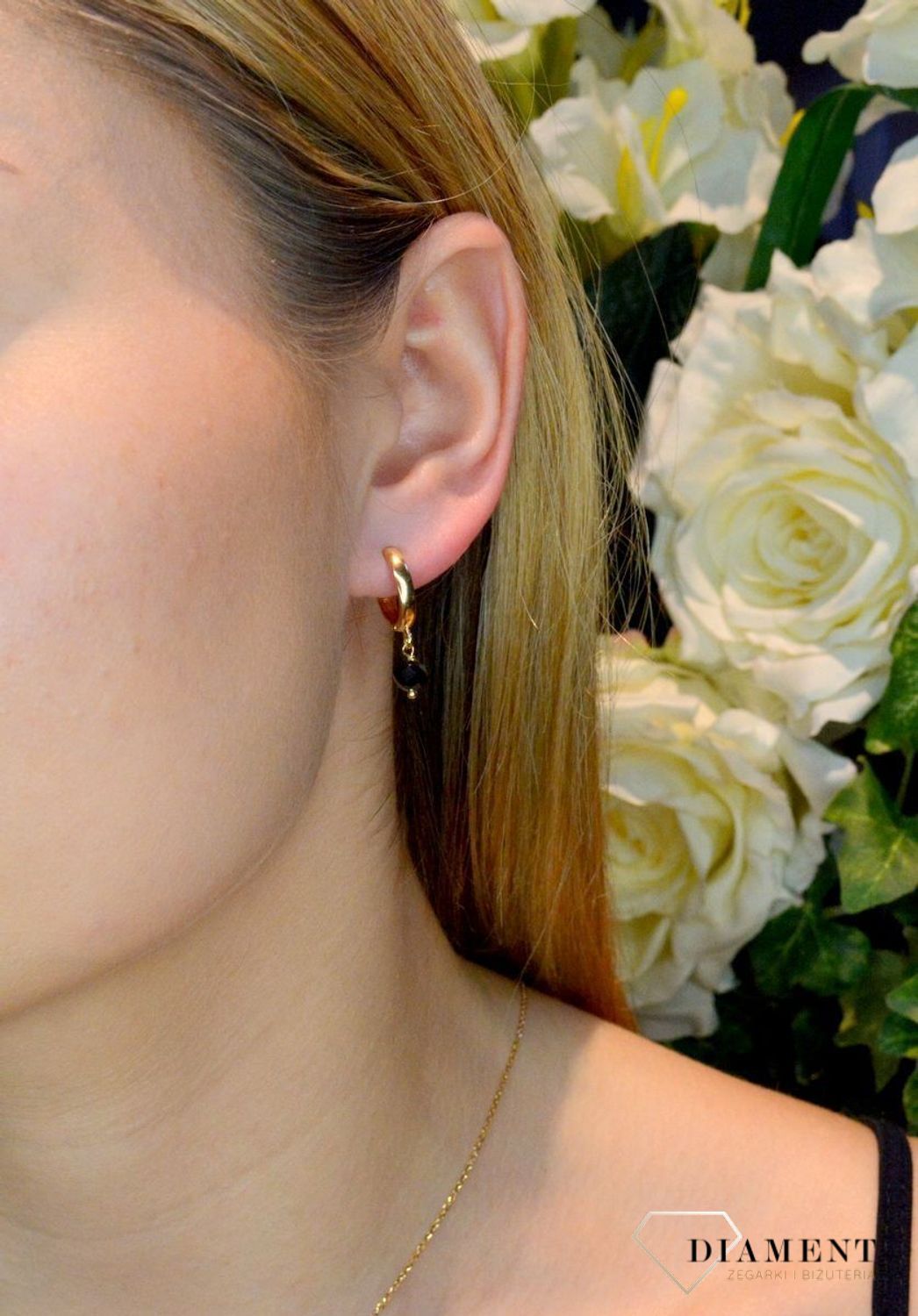 Srebrne kolczyki wiszące pozłacane z turmalinem DIA-KLC-8041-925.  Srebrne pozłacane kolczyki wykonane z najwyższej próby srebra o formie kółeczka z czarnym turmalinem. Biżuteria idealna na prezent. Biżuteria srebrna  idealna.jpg