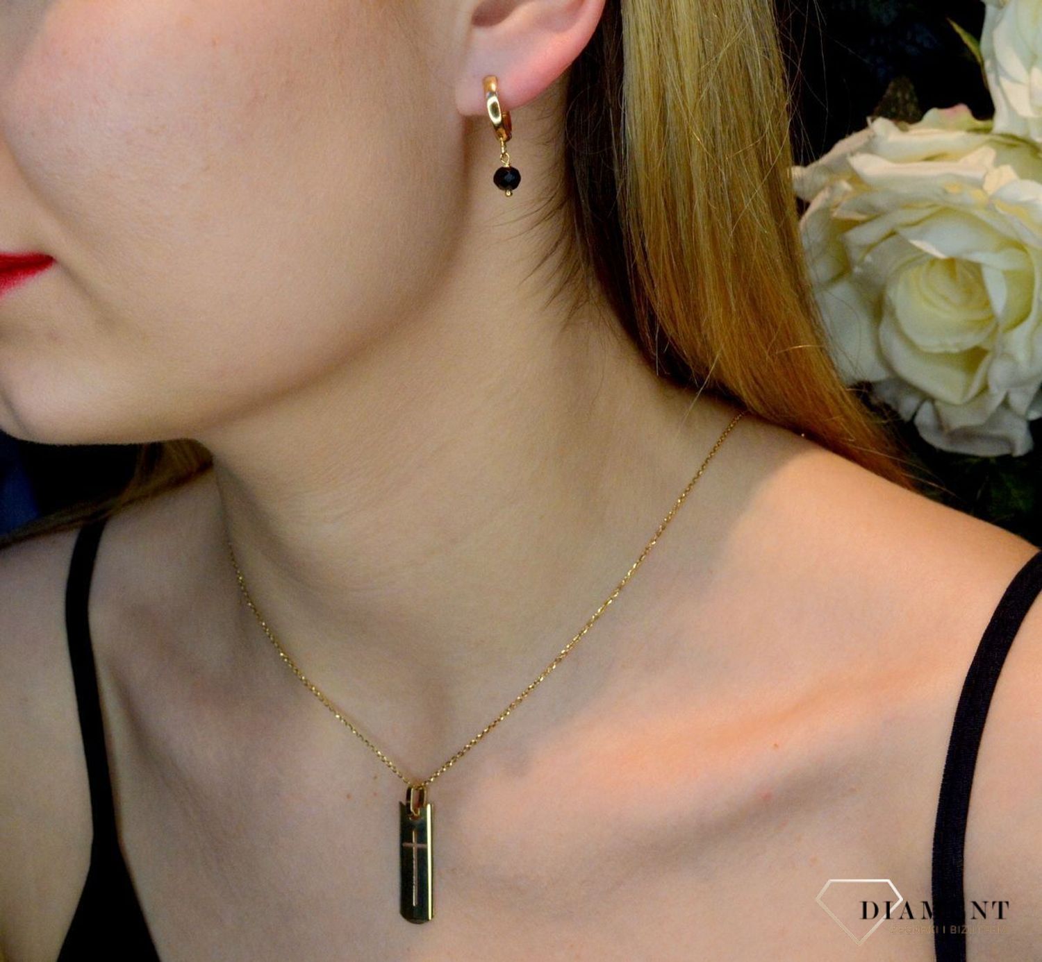 Srebrne kolczyki wiszące pozłacane z turmalinem DIA-KLC-8041-925.  Srebrne pozłacane kolczyki wykonane z najwyższej próby srebra o formie kółeczka z czarnym turmalinem. Biżuteria idealna na prezent. Biżuteria srebrna  idealna.jpg