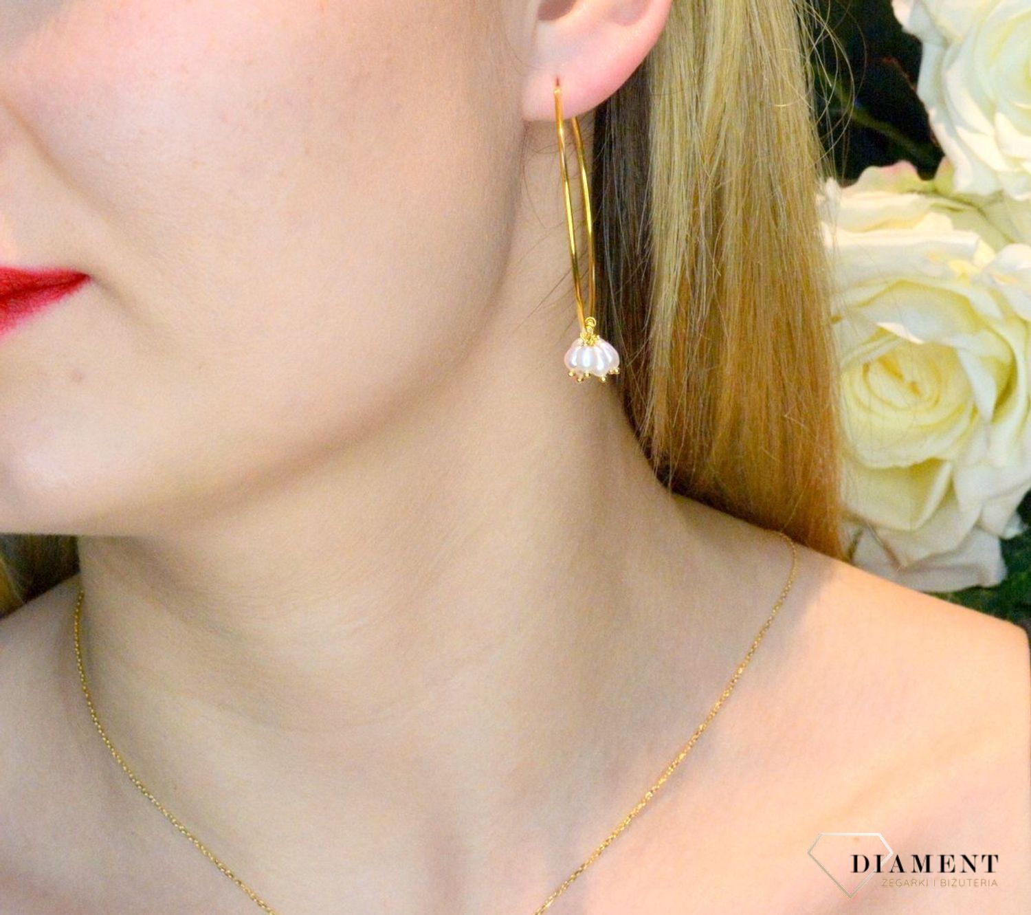 Srebrne kolczyki pozłacane koła z perełkami DIA-KLC-8043-925. Srebrne kolczyki pozłacane kółka z perełkami. Kolczyki składają się z pozłacanego koła ozdobionego perełkami. Kolczyki w kolorze złota koła. Kolczyki na prezent (.jpg