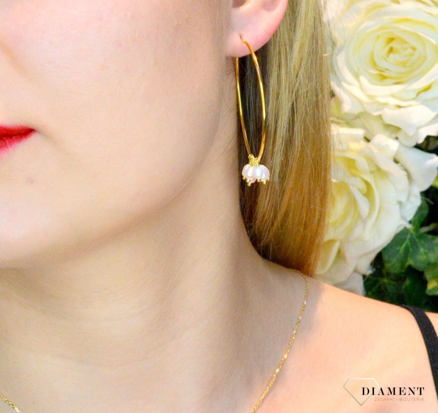 Srebrne kolczyki pozłacane koła z perełkami DIA-KLC-8043-925. Srebrne kolczyki pozłacane kółka z perełkami. Kolczyki składają się z pozłacanego koła ozdobionego perełkami. Kolczyki w kolorze złota koła. Kolczyki na prezent (.jpg