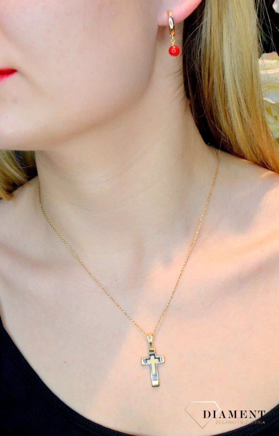 Srebrne kolczyki wiszące pozłacane z koralem DIA-KLC-8044-925.  Srebrne pozłacane kolczyki wykonane z najwyższej próby srebra o formie kółeczka z koralem. Biżuteria idealna na prezent. Biżuteria srebrna  idealna dla małych i d.jpg