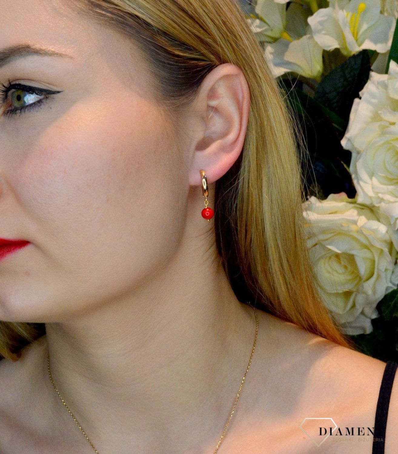 Srebrne kolczyki wiszące pozłacane z koralem DIA-KLC-8044-925.  Srebrne pozłacane kolczyki wykonane z najwyższej próby srebra o formie kółeczka z koralem. Biżuteria idealna na prezent. Biżuteria srebrna  idealna dla małych i d.jpg