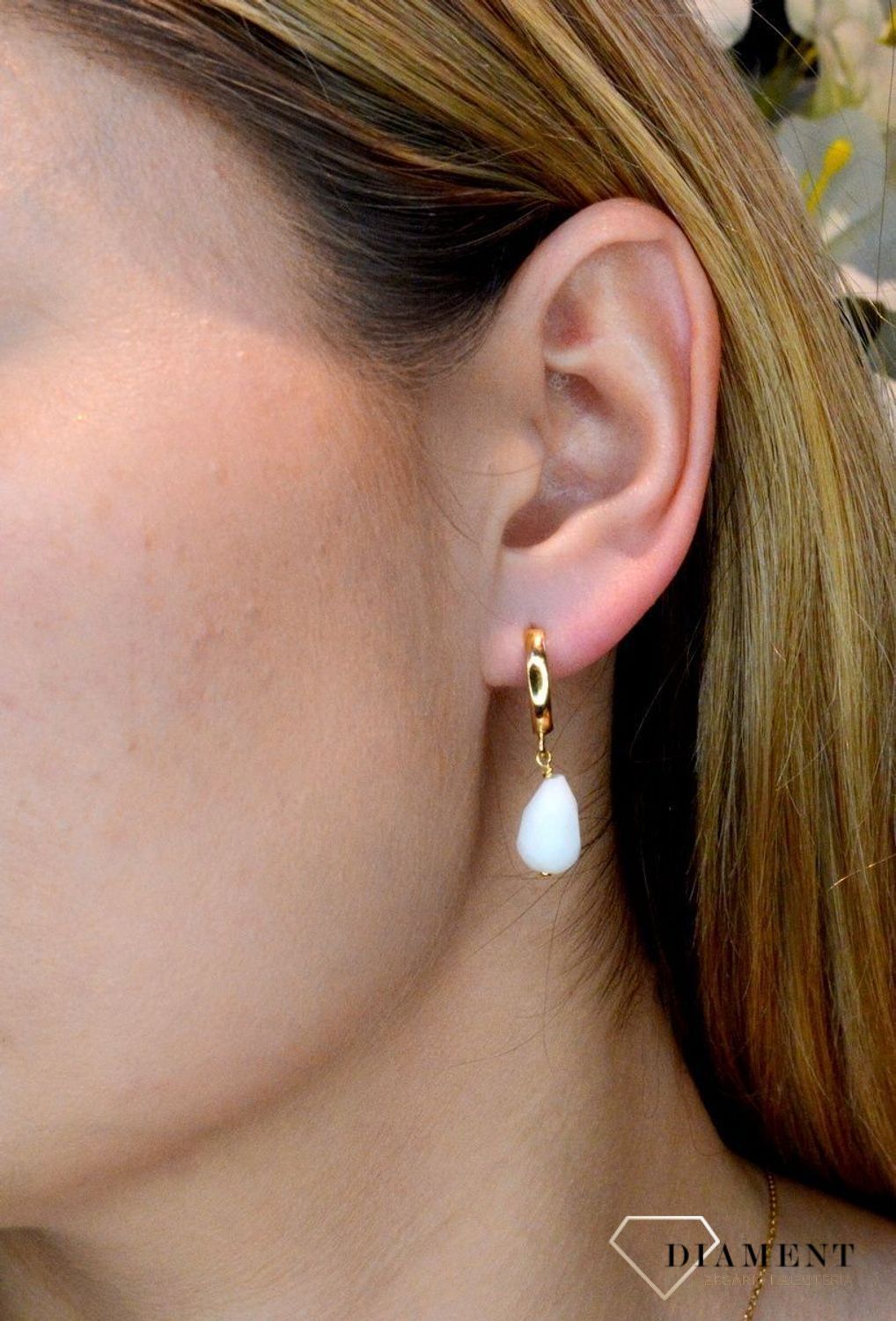 Srebrne kolczyki pozłacane z kamieniem naturalnym agat DIA-KLC-8045-925.  Srebrne pozłacane kolczyki wykonane z najwyższej próby srebra o formie kółeczka z agatem. Biżuteria idealna na prezent. Biżuteria srebrna  idealna dla m.jpg