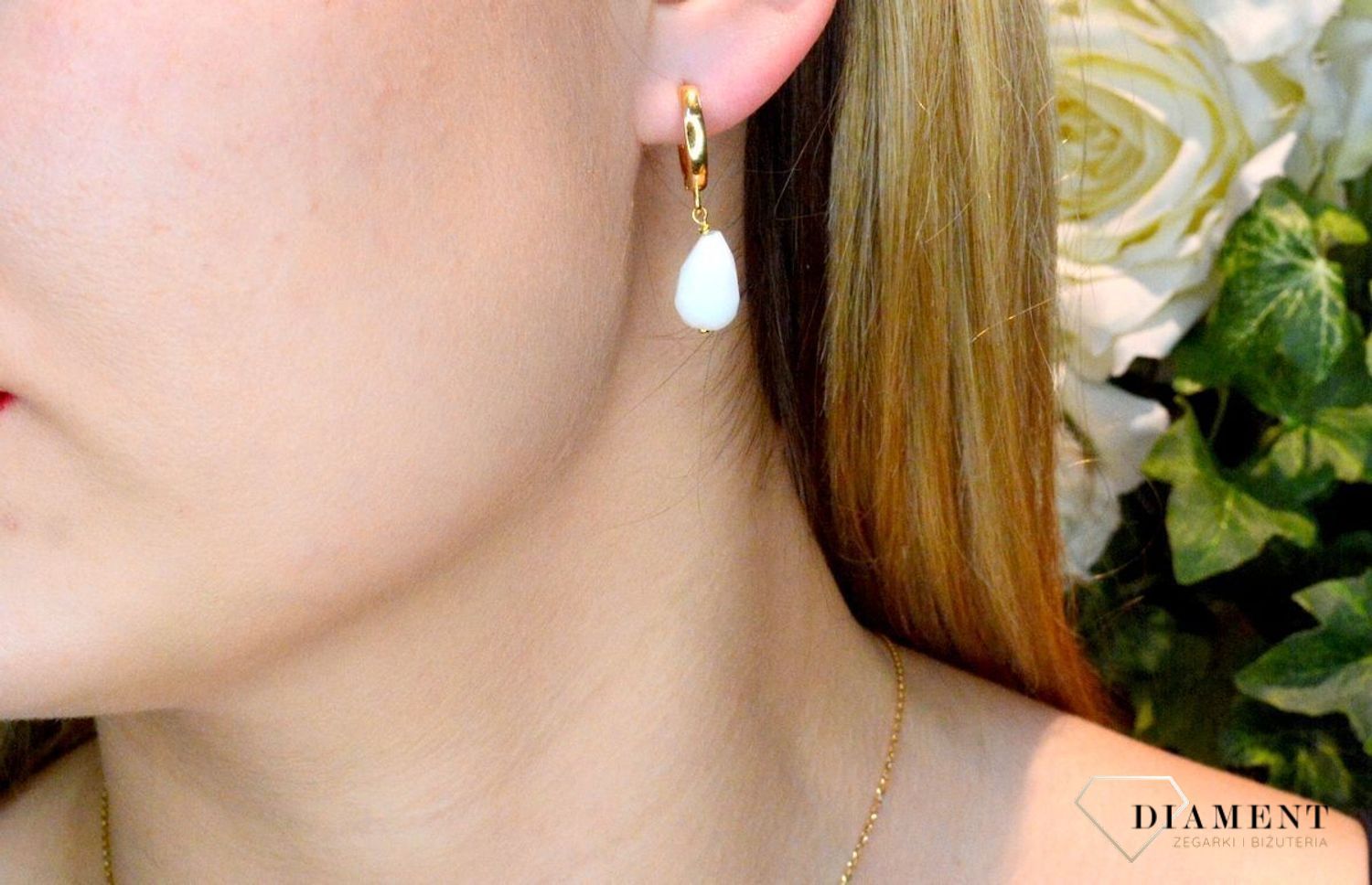 Srebrne kolczyki pozłacane z kamieniem naturalnym agat DIA-KLC-8045-925.  Srebrne pozłacane kolczyki wykonane z najwyższej próby srebra o formie kółeczka z agatem. Biżuteria idealna na prezent. Biżuteria srebrna  idealna dla m.jpg