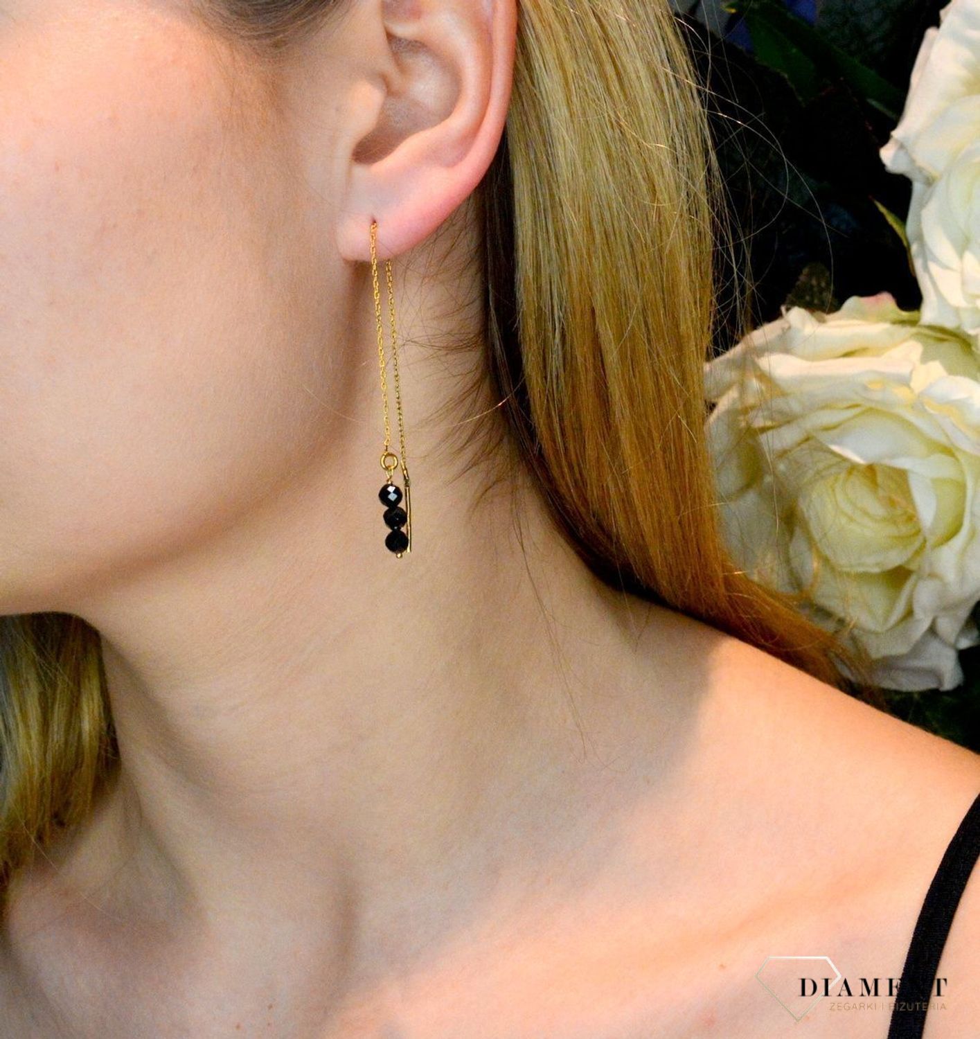 Srebrne kolczyki wiszące w pozłoceniu z turmalinem DIA-KLC-8124-925. Srebrne kolczyki pozłacane z delikatną i subtelną ozdobą w formie kamieni naturalnych. Kolczyki składają się z pozłacanego łańcuszka zakończonego trzema kami.jpg