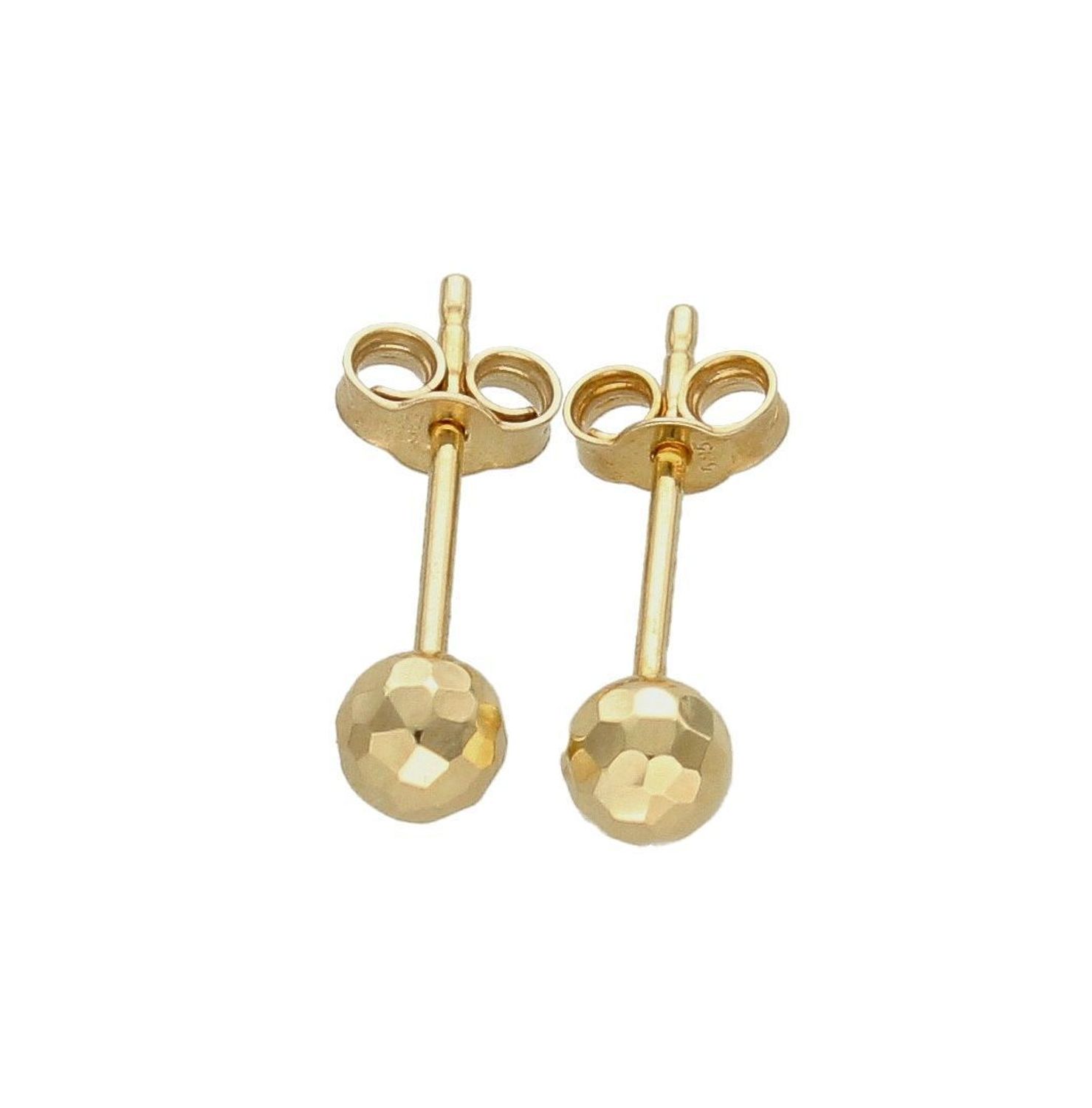 Złote kolczyki 585 kulki wkrętki DIA-KLC-8135-585. Kolczyki w minimalistycznym stylu, wpisujące się w obecne trendy modowe. Delikatna forma, złota to idealne uzupełnienie eleganckich stylizacji. Cudowne, błyszczące grawerowane.jpg
