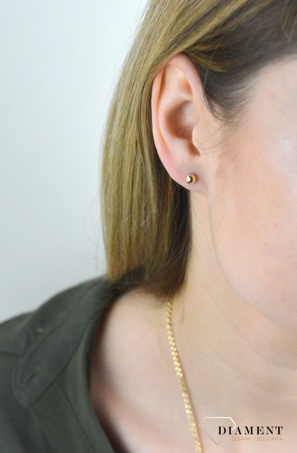 Złote kolczyki 585 półkulki wkrętki DIA-KLC-8138-585.  Cudowne, błyszczące gładkie półkulki idealnie wykończone. Kolczyki z zapięciem na sztyft- bardzo wygodne i klasyczne zapięcie. Idealne kolczyki na prezent dla kobiety jak.jpg