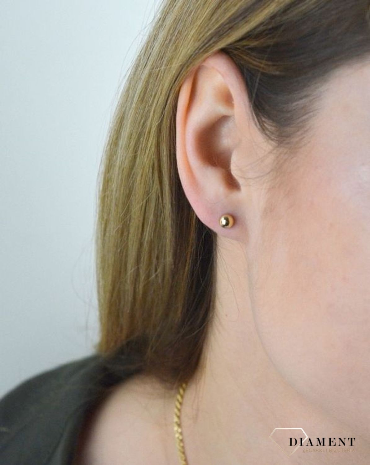 Złote kolczyki 585 półkulki wkrętki DIA-KLC-8138-585.  Cudowne, błyszczące gładkie półkulki idealnie wykończone. Kolczyki z zapięciem na sztyft- bardzo wygodne i klasyczne zapięcie. Idealne kolczyki na prezent dla kobiety jak.jpg