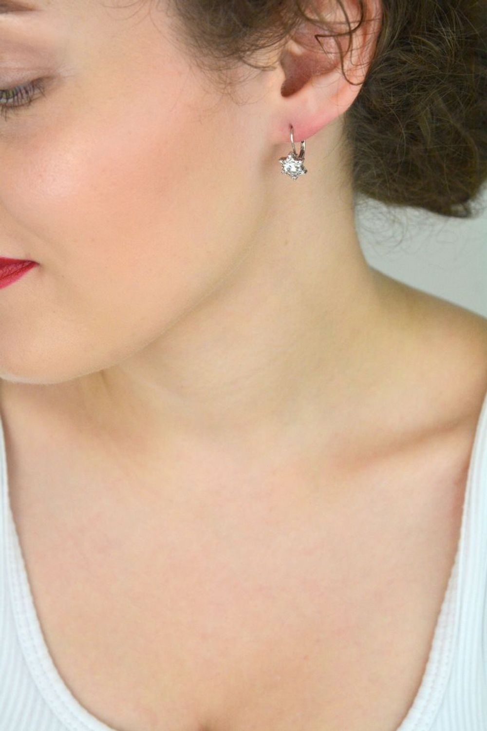 Wiszące kolczyki damskie i dziewczęce ze srebra 925 – DIA-KLC-8186-925. Gwiazdki zdobione cyrkoniami, zapięcie typu bigiel angielski. Waga 2,50 g, wielkość zawieszki 8 mm. Idealne na prezent1.jpg