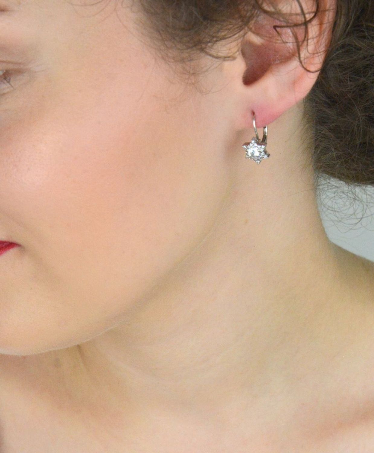 Wiszące kolczyki damskie i dziewczęce ze srebra 925 – DIA-KLC-8186-925. Gwiazdki zdobione cyrkoniami, zapięcie typu bigiel angielski. Waga 2,50 g, wielkość zawieszki 8 mm. Idealne na prezent1.jpg