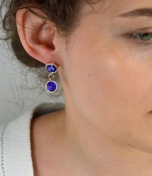 Srebrne kolczyki duże wiszące fioletowe cyrkonie DIA-KLC-8188-925 Srebrne kolczyki wykonane z najwyższej jakości srebra próby 925. Srebro to kruszec od wielu lat symbolizujący odwagę, harmonię oraz energię. Biżuteria będzi.JPG