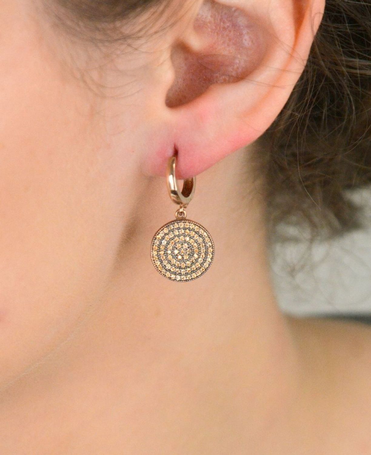 Srebrne pozłacane kolczyki 925 wiszące kółka z szampańskimi cyrkoniami DIA-KLC-8189-925.jpg