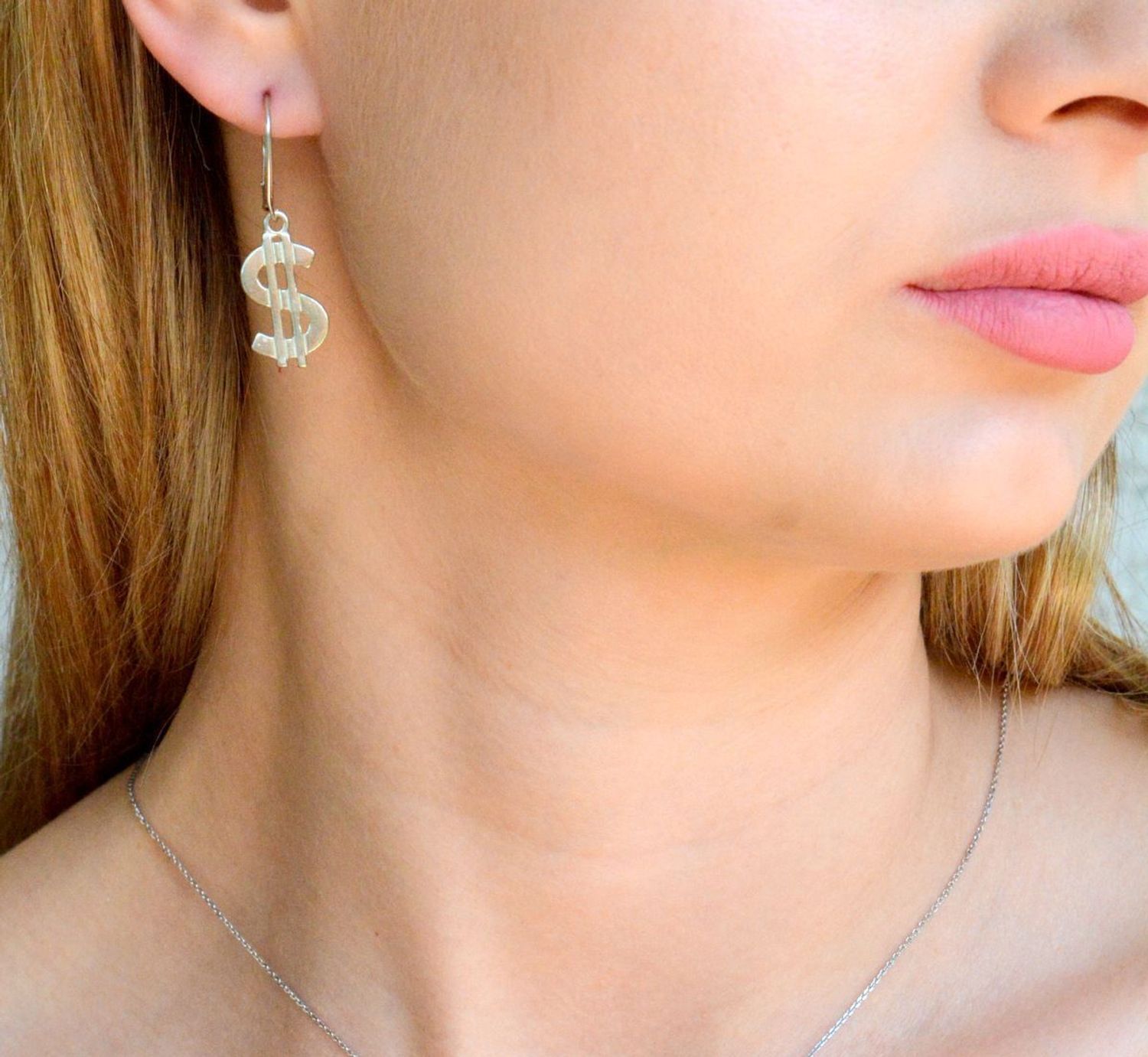 Srebrne kolczyki damskie 925 wiszące Dolarki DIA-KLC-8194-925. Srebrne kolczyki damskie. Srebrne kolczyki wiszące. Kolczyki srebrne z wiszącym dolarem. Kolczyki na bigiel idealne na prezent..jpg