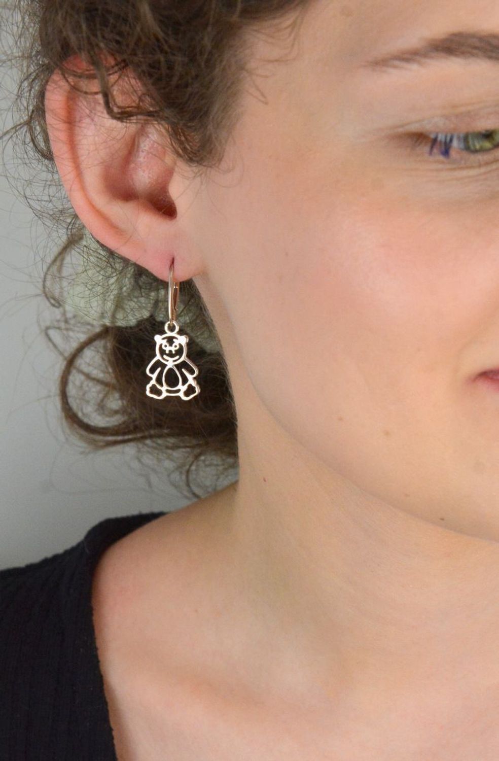 Urocze kolczyki wiszące misie ażurowe ze srebra 925. Zapięcie bigiel angielski, lekkie i wygodne – idealne na co dzień i jako prezent.1.jpg