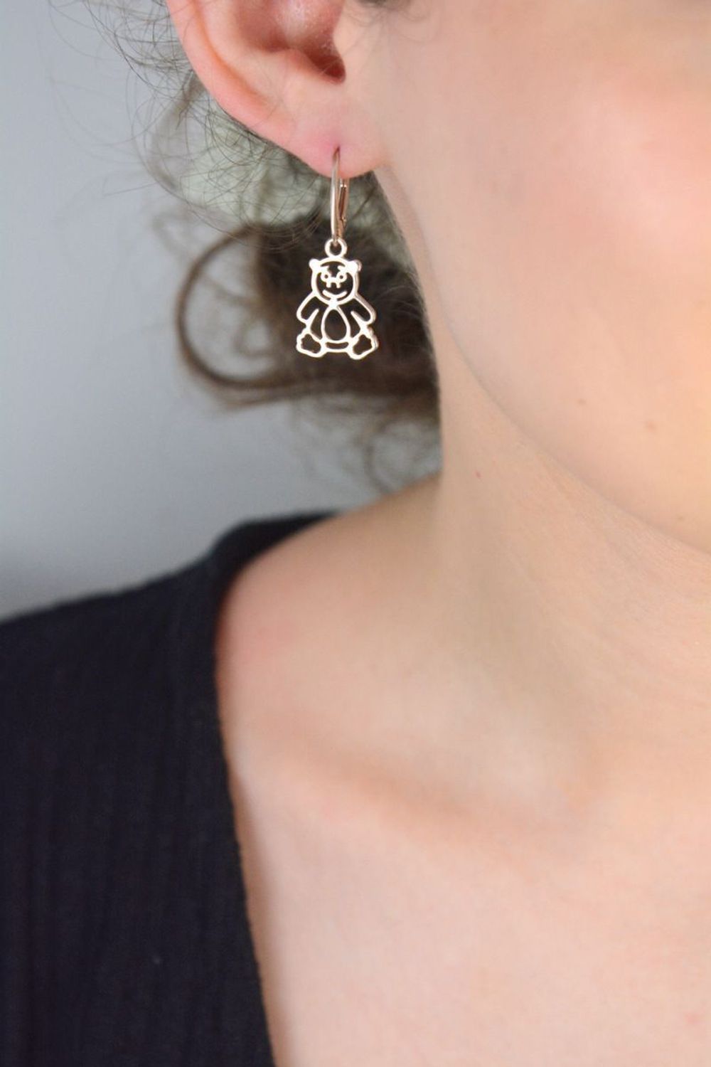 Urocze kolczyki wiszące misie ażurowe ze srebra 925. Zapięcie bigiel angielski, lekkie i wygodne – idealne na co dzień i jako prezent.1.jpg