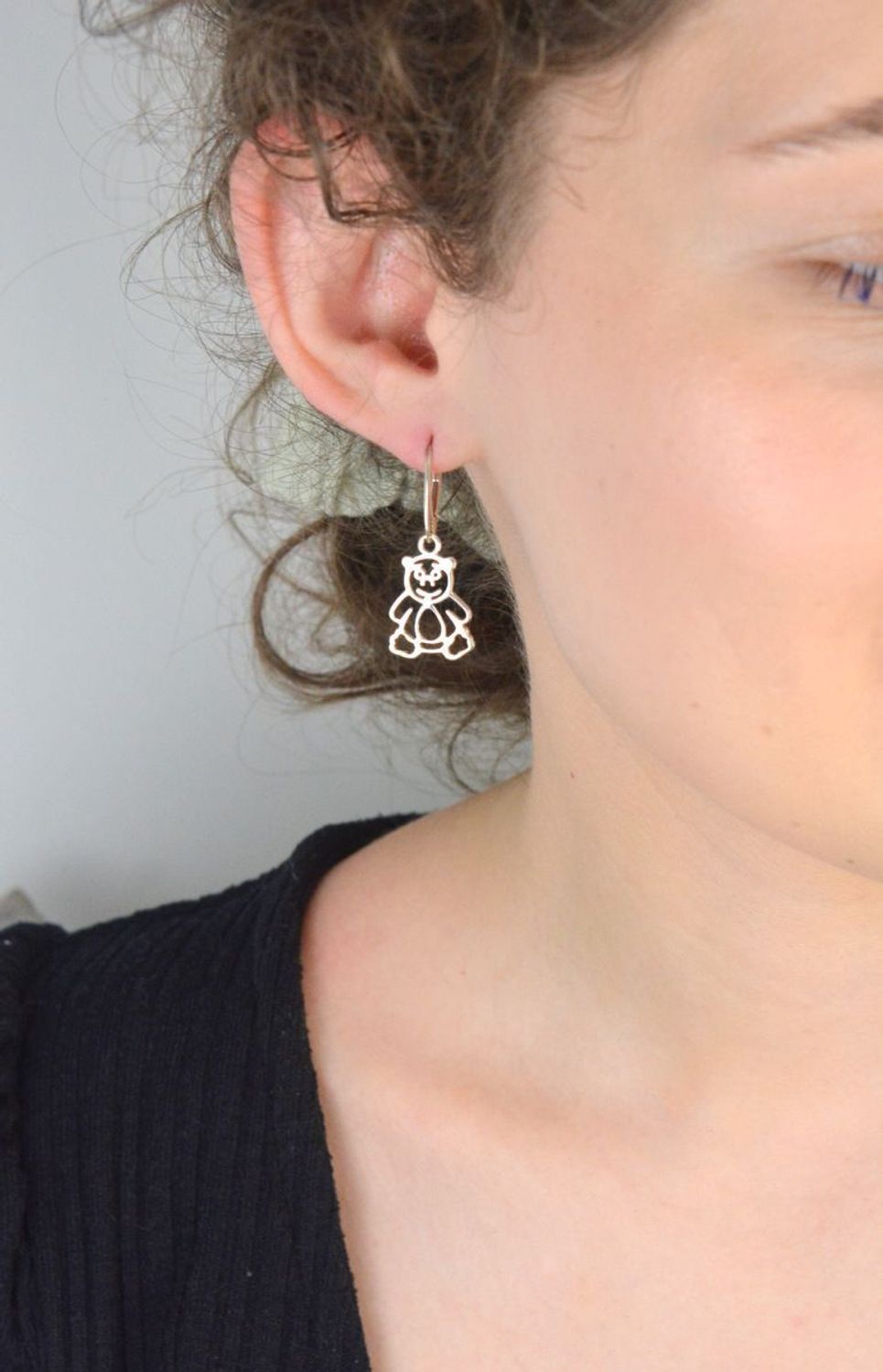 Urocze kolczyki wiszące misie ażurowe ze srebra 925. Zapięcie bigiel angielski, lekkie i wygodne – idealne na co dzień i jako prezent.1.jpg