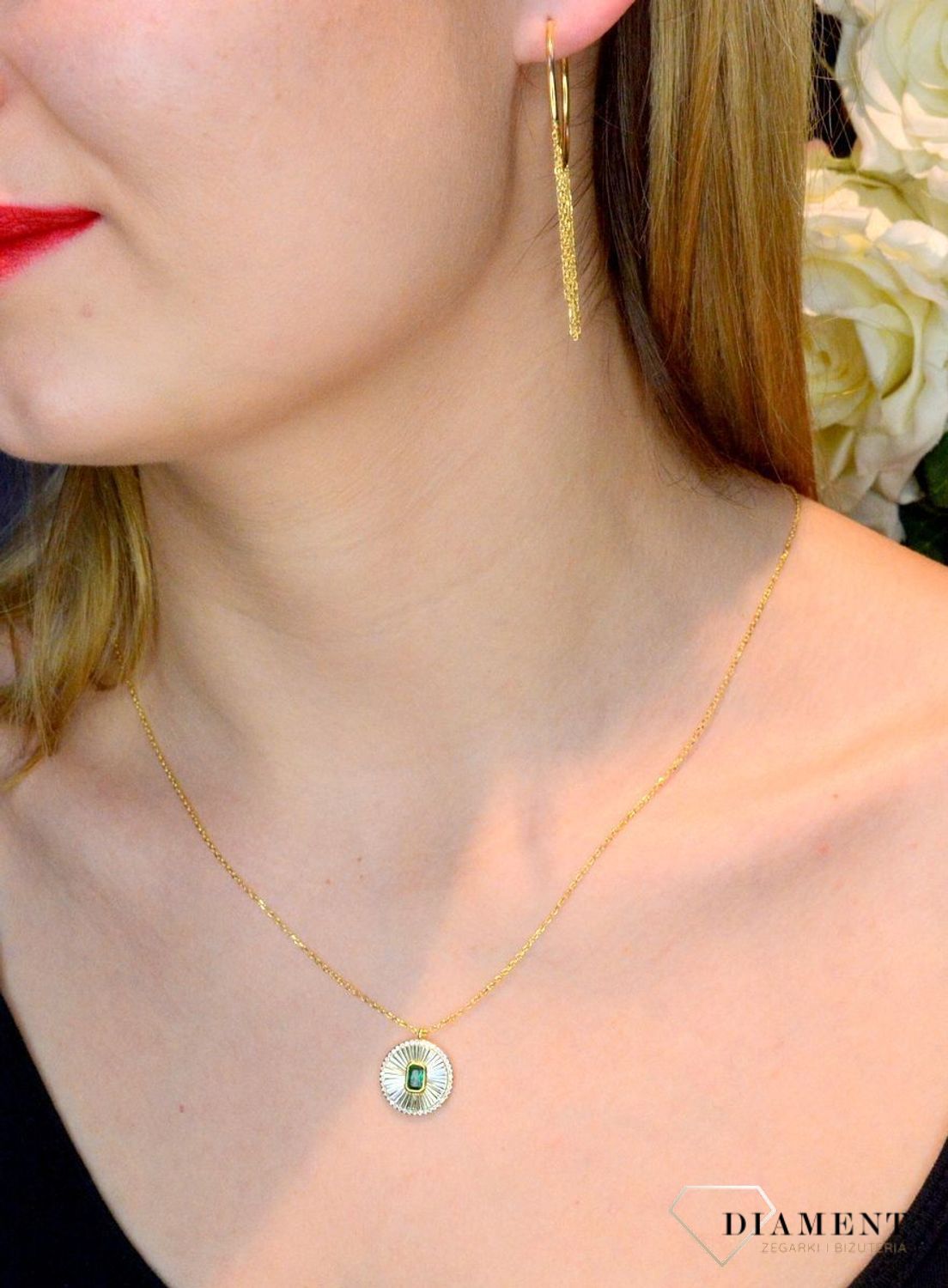 Srebrne pozłacane kolczyki koła z wiszącymi łańcuszkami DIA-KLC-82201-925. Kolczyki srebrne z zawieszkami. Modna biżuteria noszona przez blogerki, influencerki. Na prezent. 1.jpg