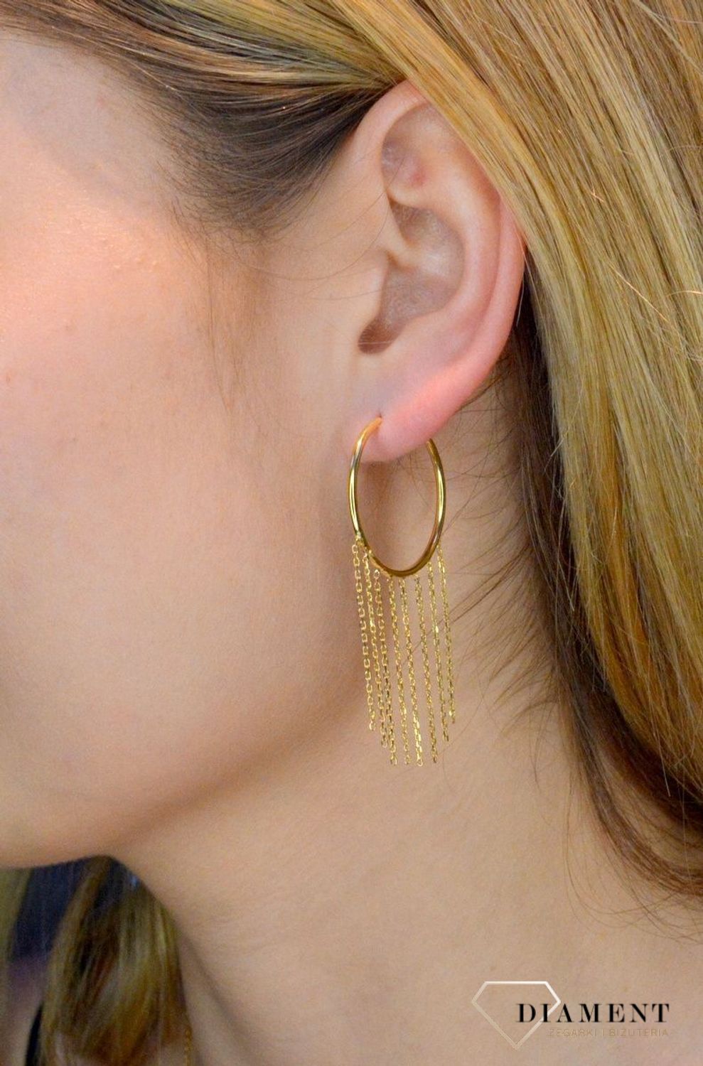 Srebrne pozłacane kolczyki koła z wiszącymi łańcuszkami DIA-KLC-82201-925. Kolczyki srebrne z zawieszkami. Modna biżuteria noszona przez blogerki, influencerki. Na prezent. 1.jpg