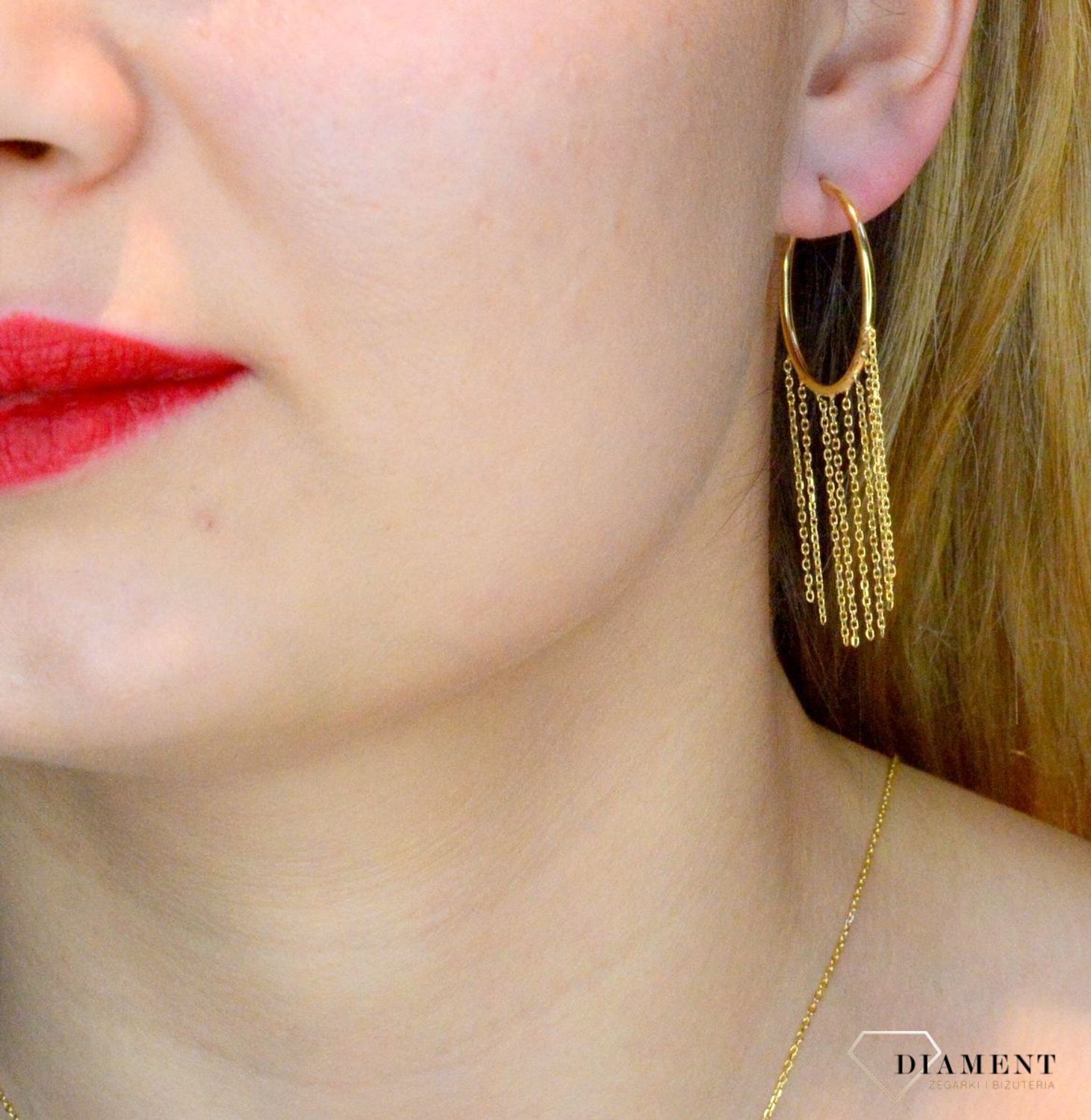 Srebrne pozłacane kolczyki koła z wiszącymi łańcuszkami DIA-KLC-82201-925. Kolczyki srebrne z zawieszkami. Modna biżuteria noszona przez blogerki, influencerki. Na prezent. 1.jpg
