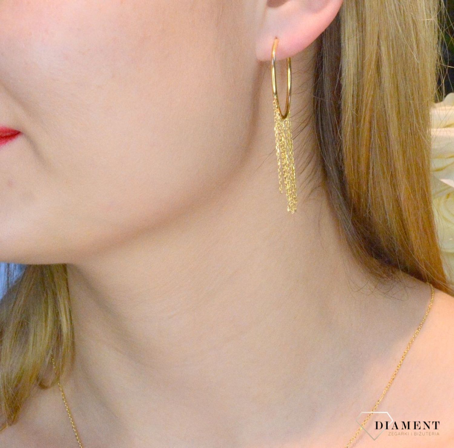 Srebrne pozłacane kolczyki koła z wiszącymi łańcuszkami DIA-KLC-82201-925. Kolczyki srebrne z zawieszkami. Modna biżuteria noszona przez blogerki, influencerki. Na prezent. 1.jpg