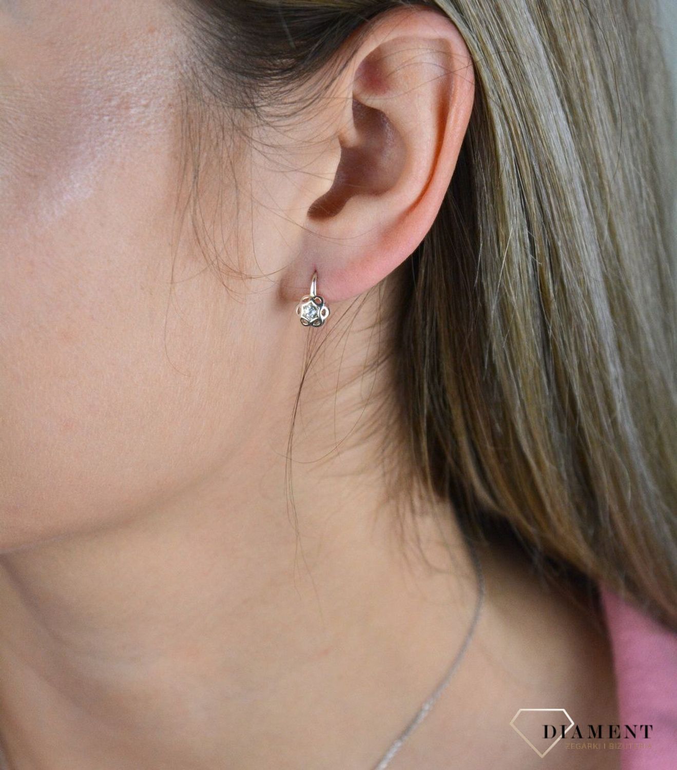 Kolczyki srebrne dziecięce kwiatki  DIA-KLC-8239-925. Kolczyki z kwiatem. Dziecięce kolczyki. Bezpieczne zapięcie angielskie..jpg