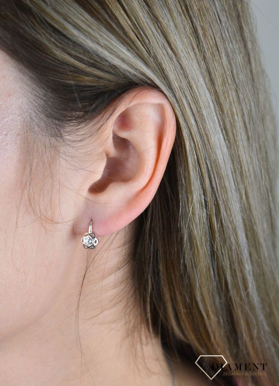 Kolczyki srebrne dziecięce kwiatki  DIA-KLC-8239-925. Kolczyki z kwiatem. Dziecięce kolczyki. Bezpieczne zapięcie angielskie..jpg