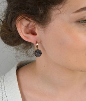 Srebrne pozłacane kolczyki 925 wiszące kółka z czarnymi cyrkoniami DIA-KLC-8244-925  Kolczyki okrągłe wiszące z czarnymi drobnymi cyrkoniami. Pozłacane różowym złotem. Kolczyki, które zachwycają jakością swojego wykonania  (5).JPG