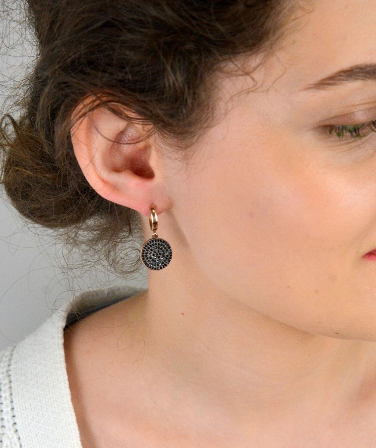 Srebrne pozłacane kolczyki 925 wiszące kółka z czarnymi cyrkoniami DIA-KLC-8244-925.jpg