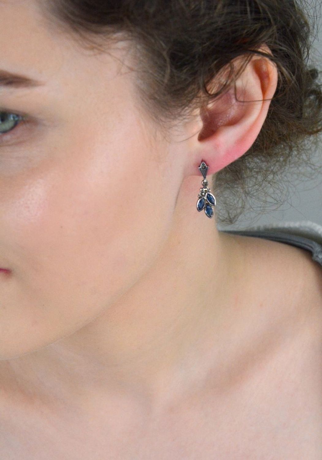 Kolczyki srebrne z markazytami i niebieskimi cyrkoniami DIA-KLC-8251-925.jpg