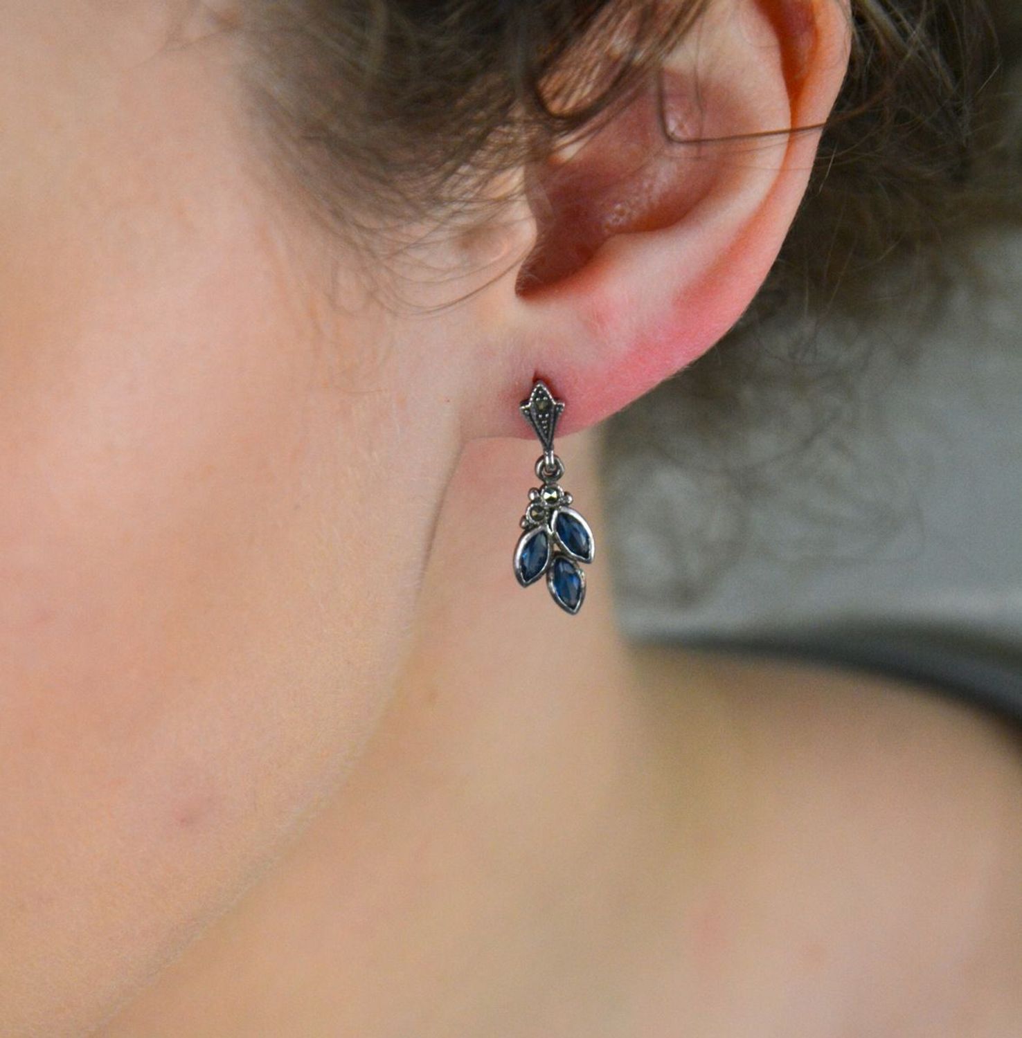 Kolczyki srebrne z markazytami i niebieskimi cyrkoniami DIA-KLC-8251-925.jpg