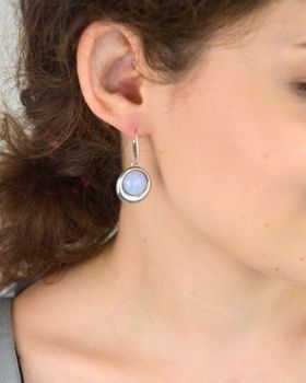 Odkryj eleganckie kolczyki srebrne DIA‑KLC‑8257‑925 z naturalnym niebieskim agatem. Stylowy dodatek z bezpiecznym zapięciem i oryginalnym opakowaniem. Gwarancja 2 lata!5.jpg