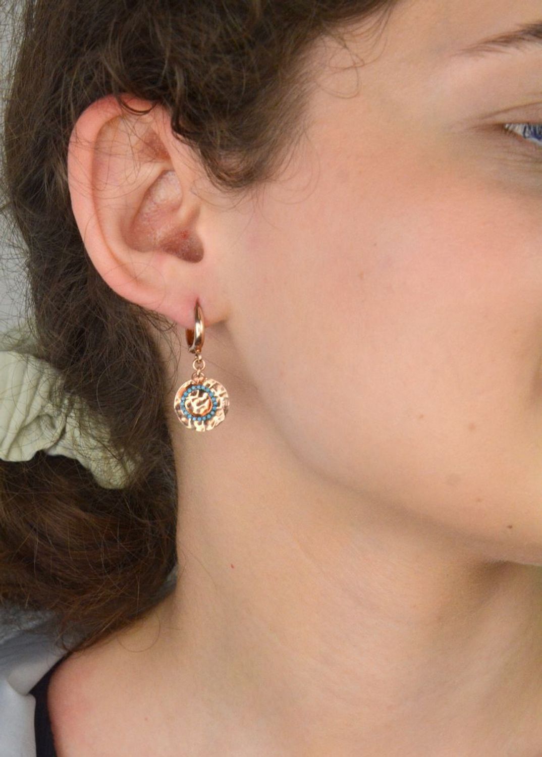 Srebrne kolczyki 925 wiszące podwójne kółka z turkusowymi cyrkoniami DIA-KLC-8262-925.jpg