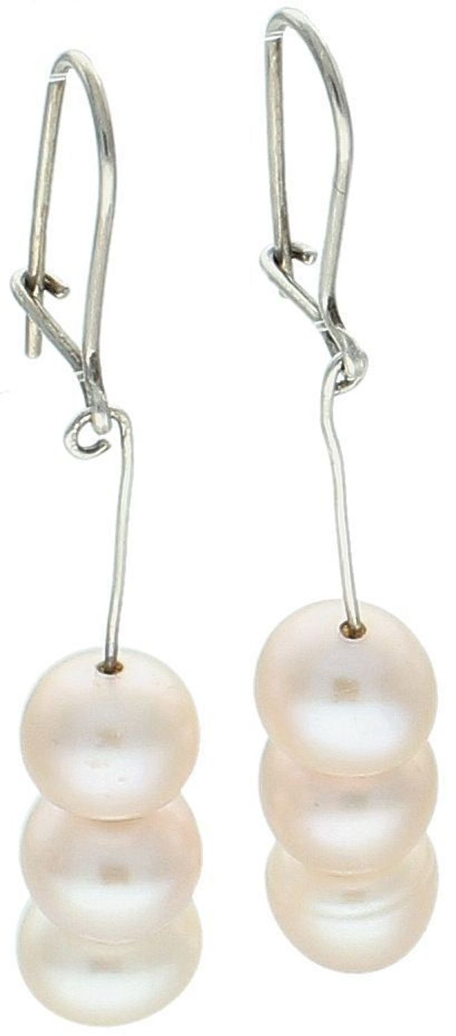 Eleganckie kolczyki srebrne 925 z trzema perełkami na delikatnym druciku. Model DIA-KLC-8267-925, długość 4,5 cm, szerokość 6 mm, zapięcie bigiel. Waga 3,62 g.1.jpg