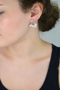 Eleganckie kolczyki damskie srebrne wykonane z srebra próby 925, zdobione pięcioma gwiazdkami z cyrkoniami. Długość 2,5 cm, szerokość 2,5 cm. Zapięcie na sztyft – subtelne i stylowe (4).JPG