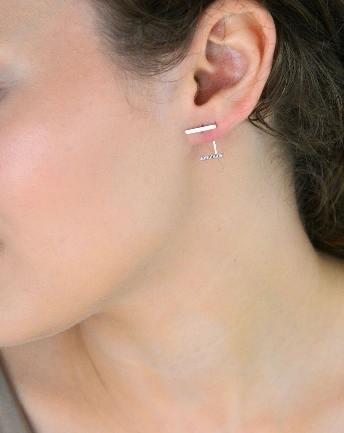 Srebrne kolczyki z cyrkoniami w nowoczesnym stylu DIA-KLC-8282-925 (2).jpg