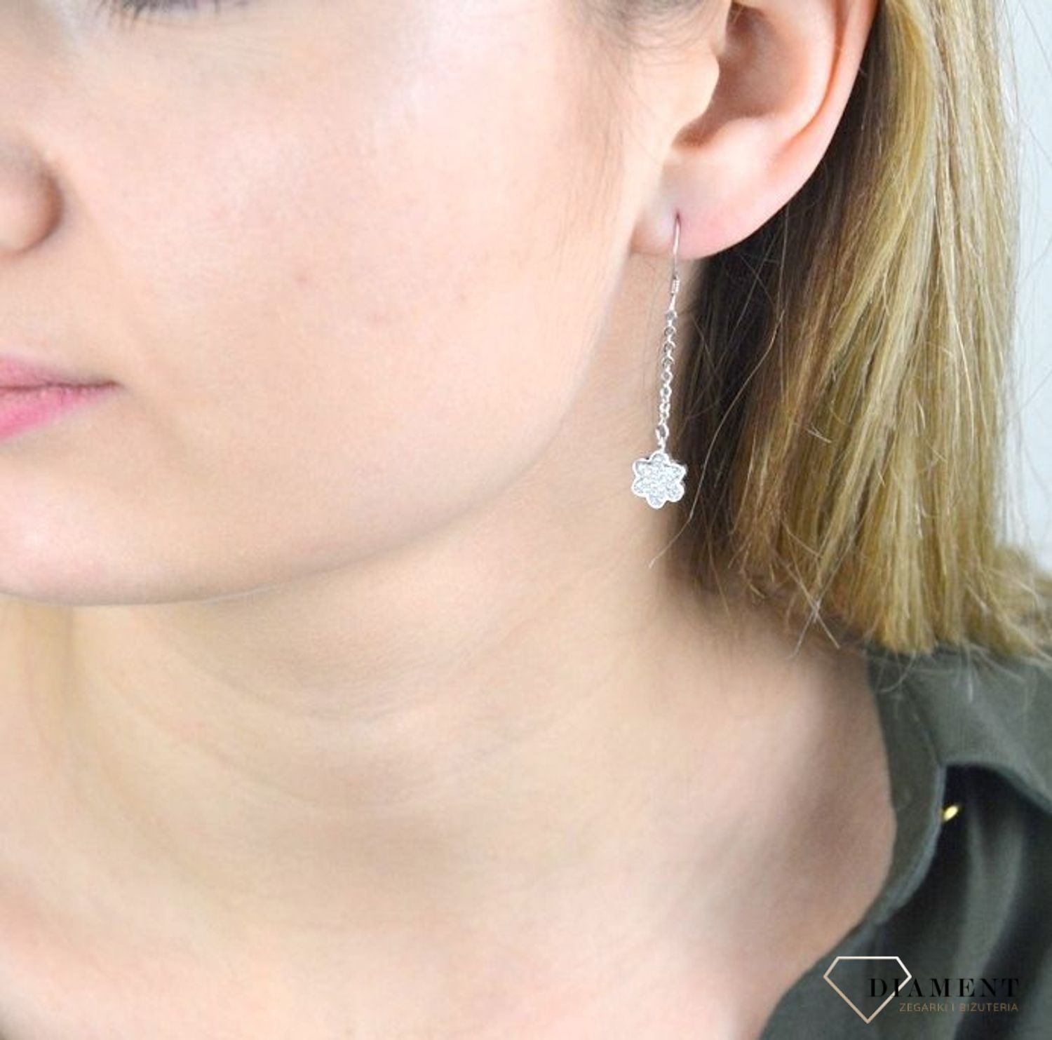Kolczyki srebrne kwiatek z cyrkon.na łańcuszku DIA-KLC-8286-925.jpg