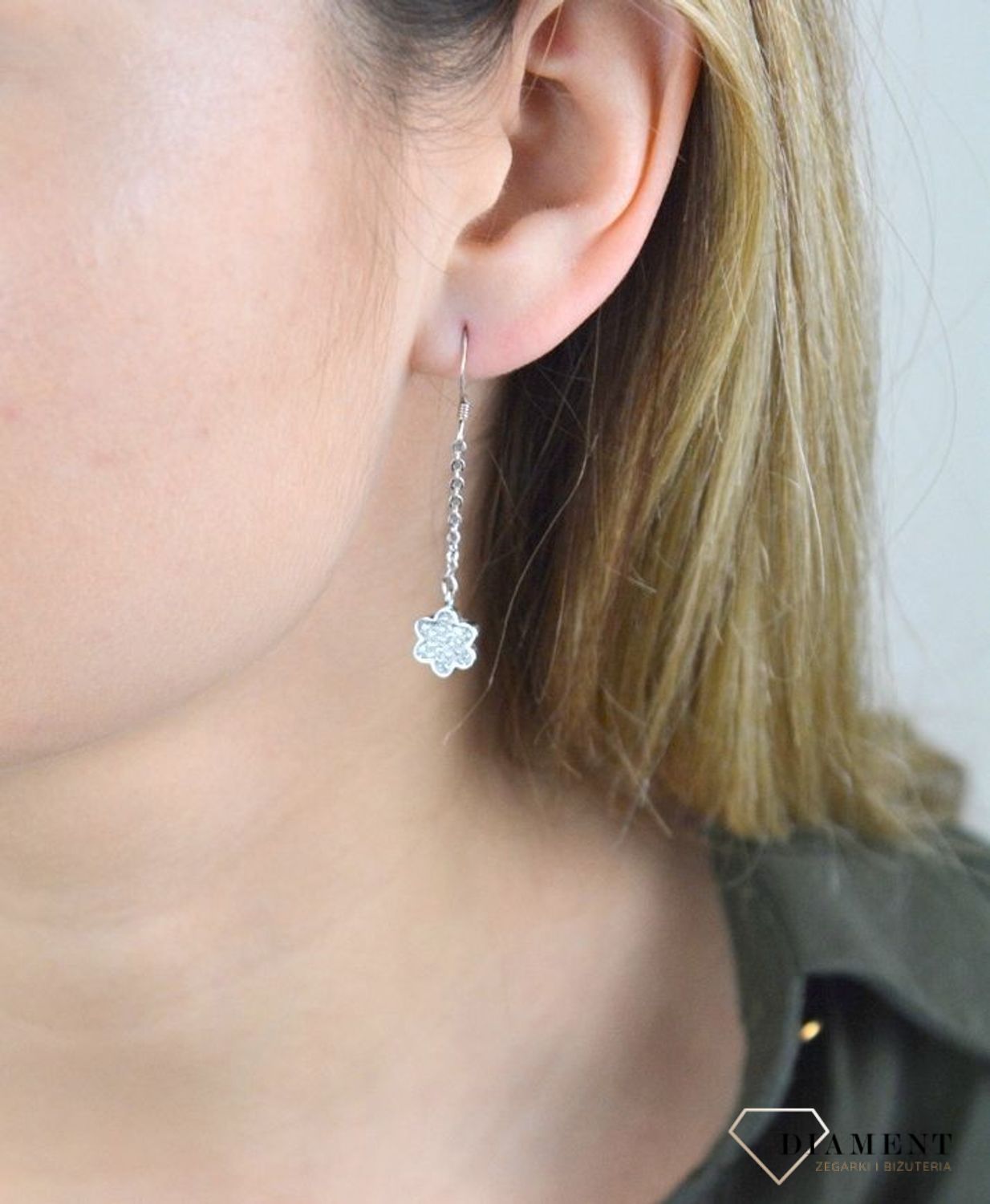 Kolczyki srebrne kwiatek z cyrkon.na łańcuszku DIA-KLC-8286-925.jpg