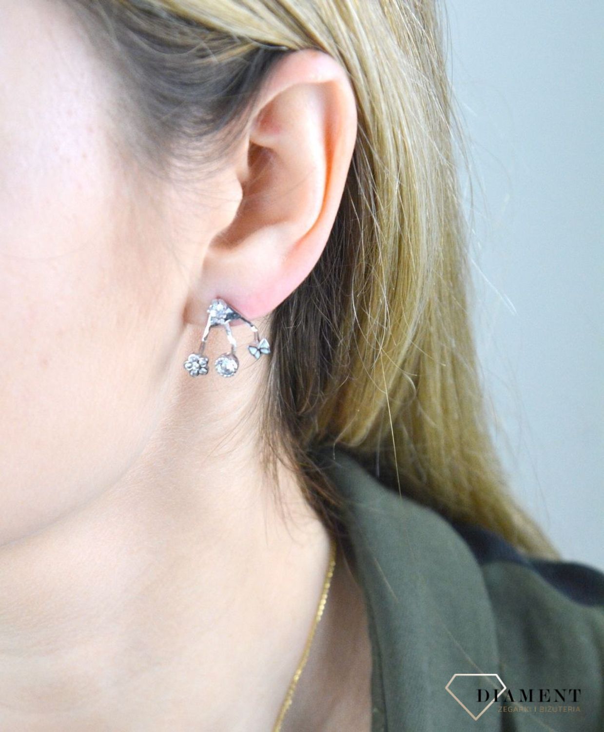 Kolczyki  srebrne rodowane z motylkiem oraz kwiatkiem DIA-KLC-8288-925.jpg