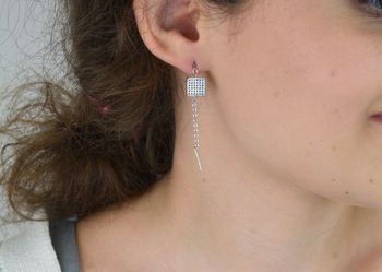Kolczyki srebrne próby 925 DIA-KLC-8307-925 z długimi łańcuszkami i cyrkoniami. Lekkie (2,50 g), eleganckie i idealne na każdą okazję. Zobacz pełną ofertę! (4).JPG