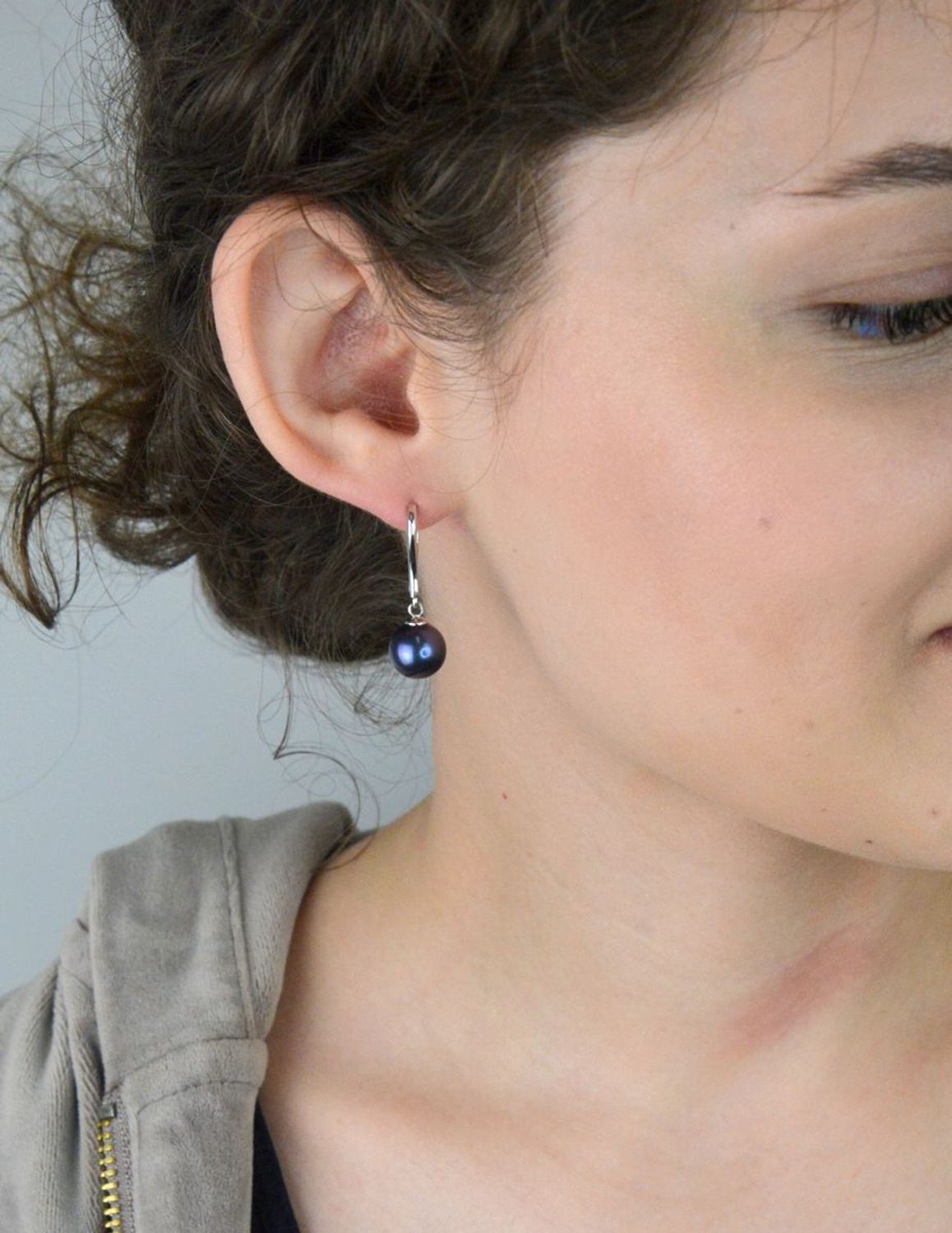 Kolczyki srebrne 925 damskie DIA-KLC-8316-925, perłopławy granat, długość 3,0 cm, szerokość 8 mm, zapięcie bigiel angielski, waga 4,60 g. Eleganckie i trwałe.1.jpg