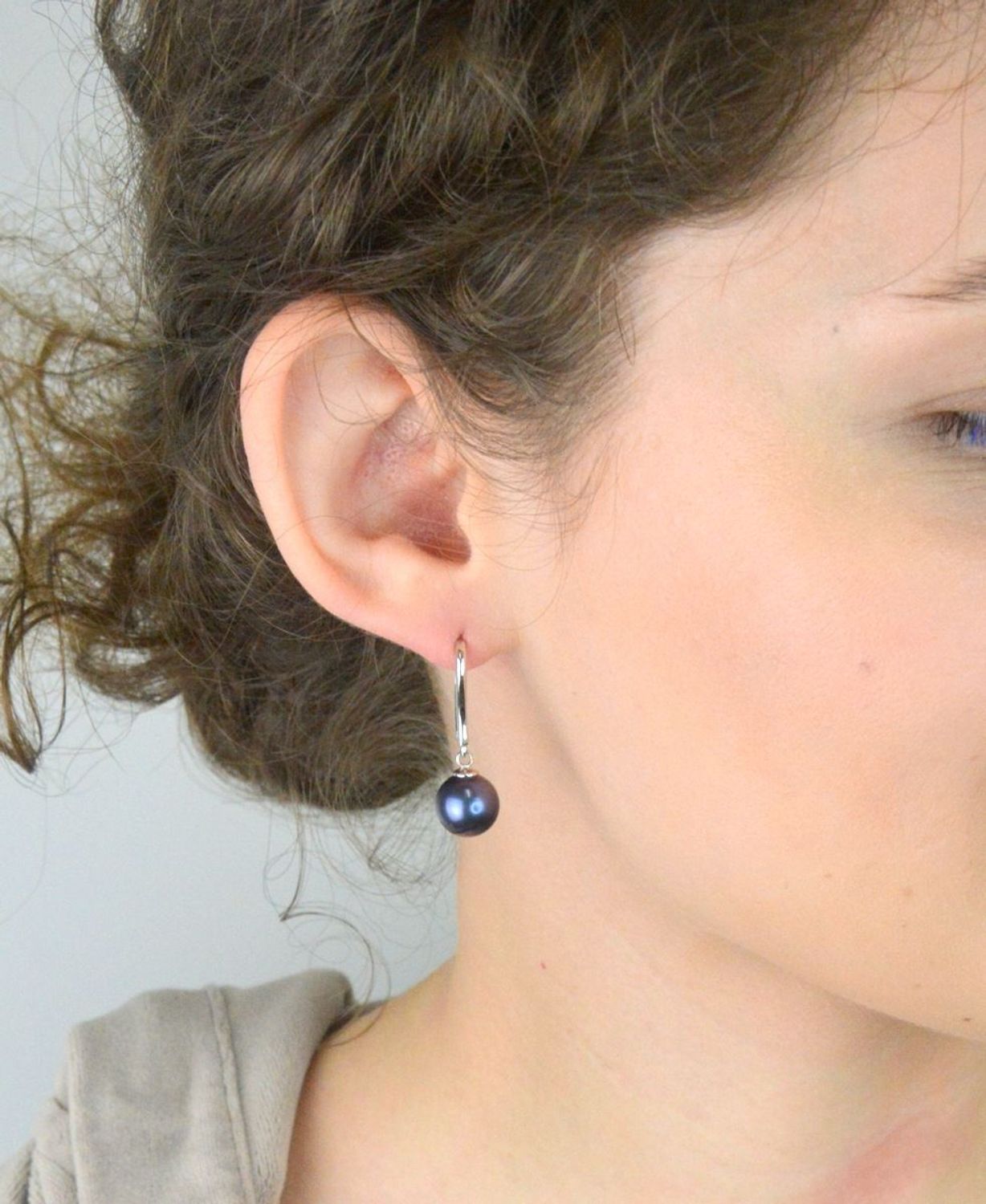 Kolczyki srebrne 925 damskie DIA-KLC-8316-925, perłopławy granat, długość 3,0 cm, szerokość 8 mm, zapięcie bigiel angielski, waga 4,60 g. Eleganckie i trwałe.1.jpg