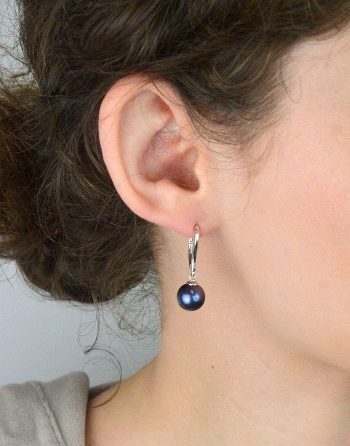 Kolczyki srebrne 925 damskie DIA-KLC-8316-925, perłopławy granat, długość 3,0 cm, szerokość 8 mm, zapięcie bigiel angielski, waga 4,60 g. Eleganckie i trwałe.1.jpg