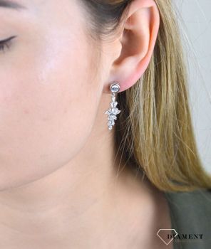 Srebrne kolczyki wiszące ozdobione cyrkonią . Delikatne kolczyki wykonane z najwyższej jakości srebrna próby 925 wyglądają bardzo elegancko (3).JPG