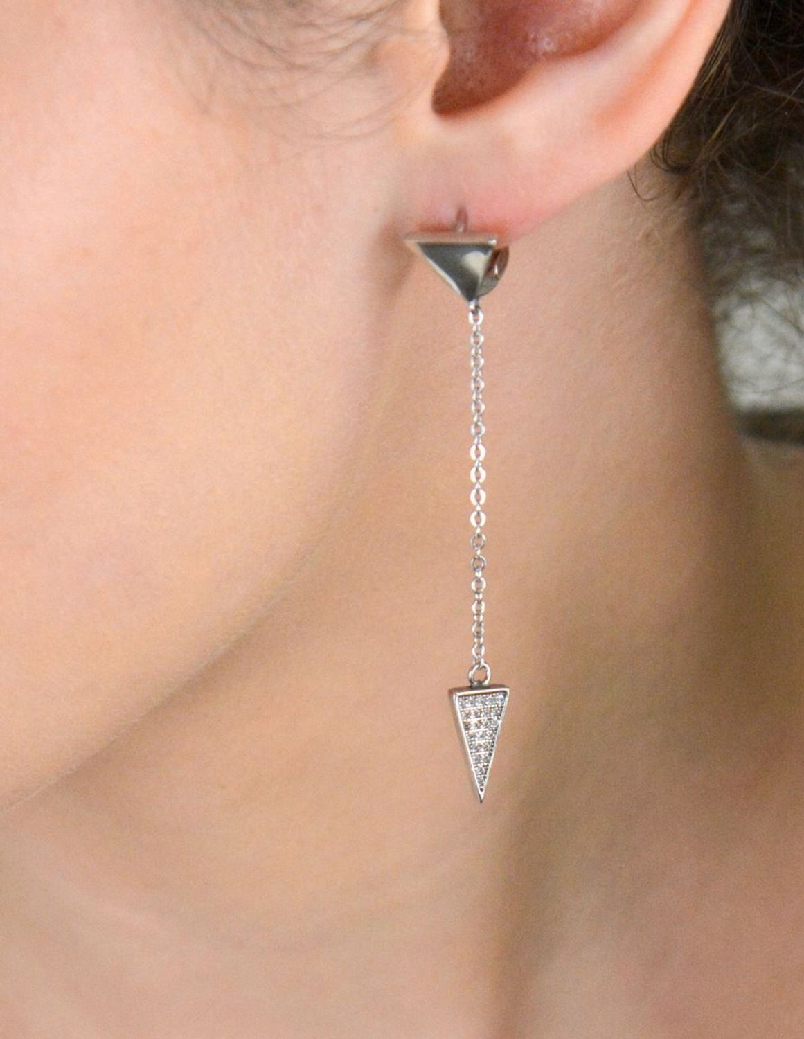 Kolczyki srebrne wiszące trójkąciki z cyrkonią DIA-KLC-8320-925 Kolczyki srebrne wiszące trójkąty 925 ✓Kolczyki damskie wiszące ✓ Srebrne kolczyki w sklepie zegarki-diament.pl✓ Autoryzowany sk.jpg