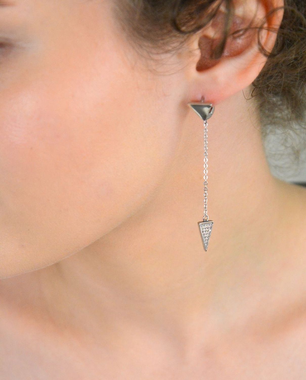 Kolczyki srebrne wiszące trójkąciki z cyrkonią DIA-KLC-8320-925 Kolczyki srebrne wiszące trójkąty 925 ✓Kolczyki damskie wiszące ✓ Srebrne kolczyki w sklepie zegarki-diament.pl✓ Autoryzowany sk.jpg