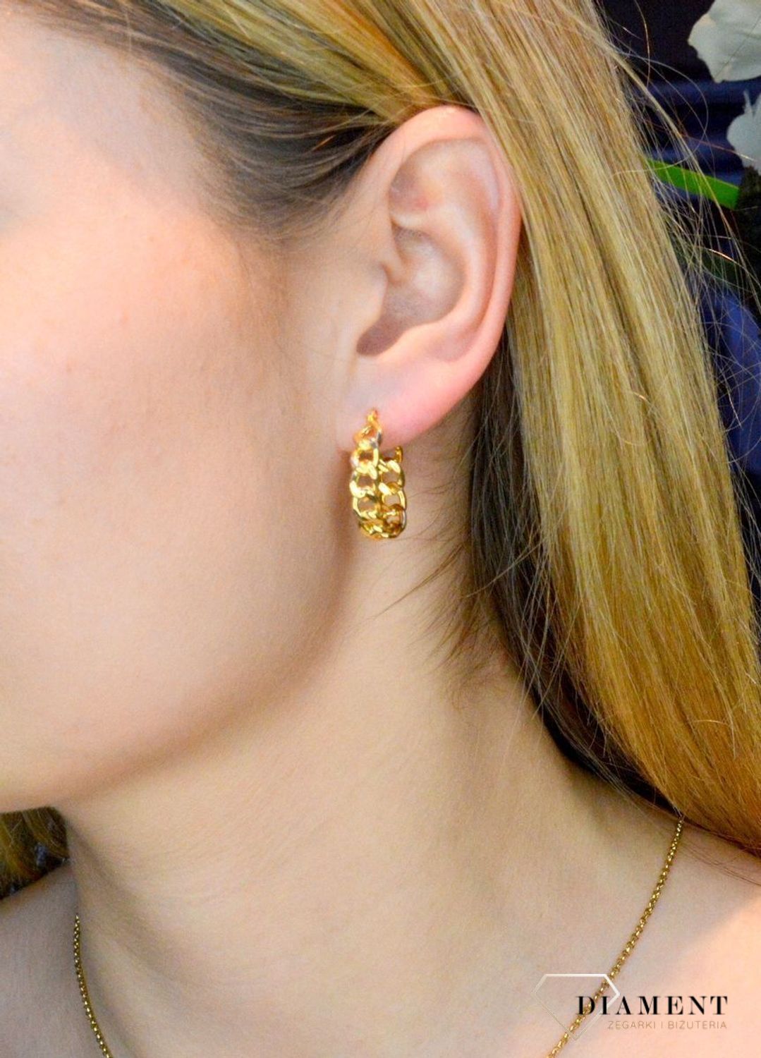 Srebrne kolczyki koła łańcuch 2 cm pozłacane DIA-KLC-83306Z-925. złote kolczyki koła wzór łańcuszka. Kolczyki srebrne wykonane z ogniwek.  Modna biżuteria noszona przez blogerki, influencerki..jpg