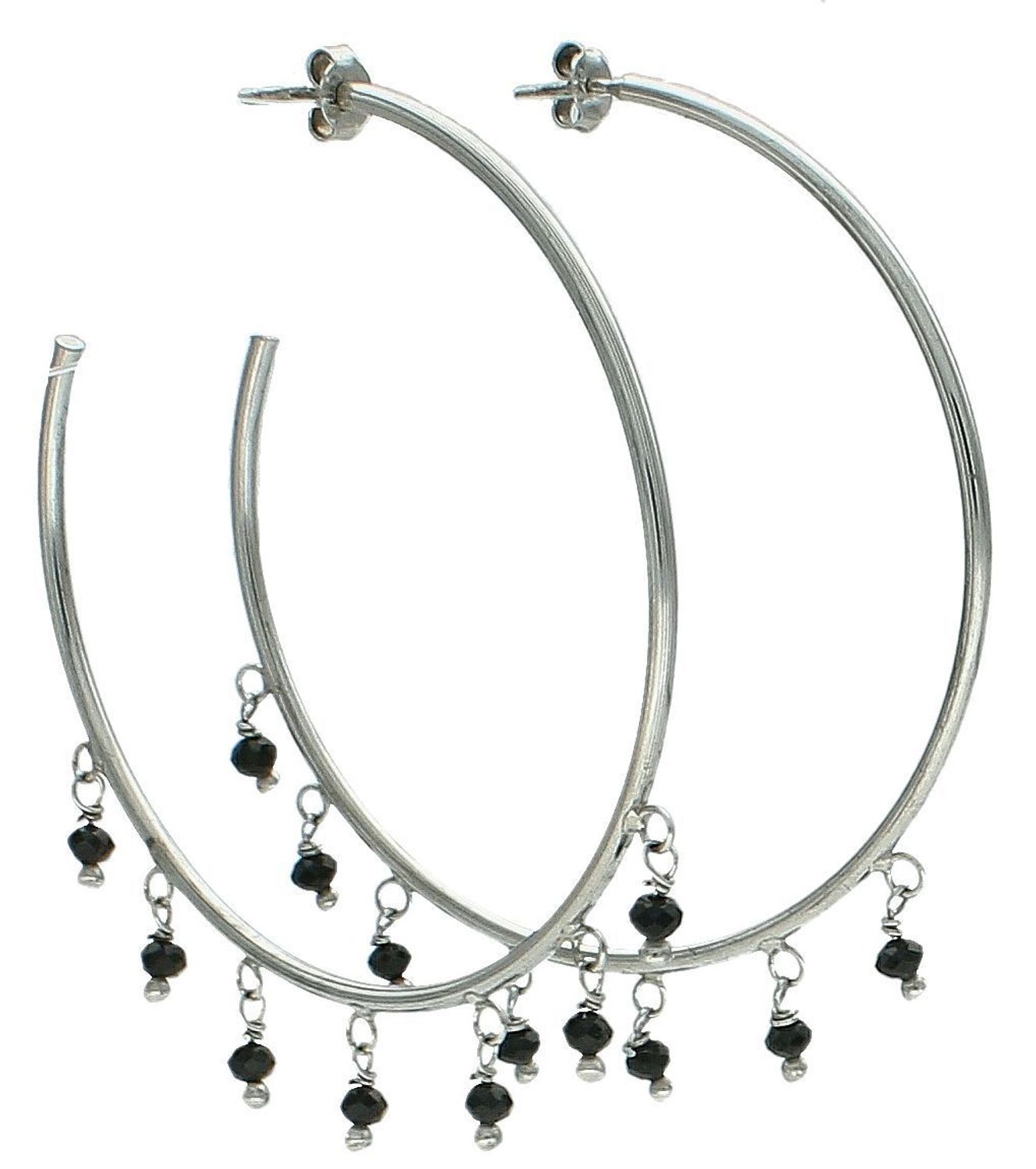 Srebrne kolczyki koła damskie 925 z czarnymi koralikami 6 cm. Kolczyki koła klasyczne o gładkiej powierzchni z zawieszkami w formie czarnych koralików. Kolczyki duże koła. 1.jpg