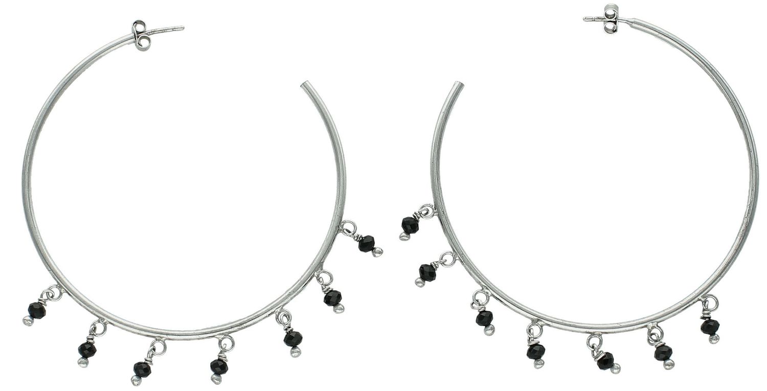 Srebrne kolczyki koła damskie 925 z czarnymi koralikami 6 cm. Kolczyki koła klasyczne o gładkiej powierzchni z zawieszkami w formie czarnych koralików. Kolczyki duże koła. 1.jpg