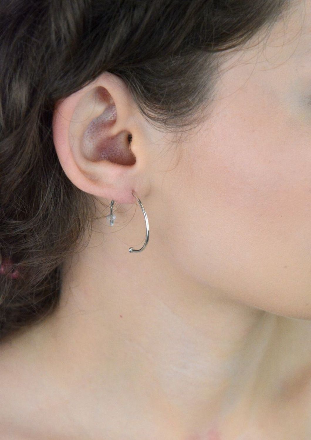 Kolczyki półkoła DIA-KLC-8518-925 – srebro próby 925, długość 2,7 cm, szerokość 1 mm, waga 2,05 g. Idealna baza na charmsy i zawieszki. Zapięcie na sztyft. Stwórz własny styl!11.jpg